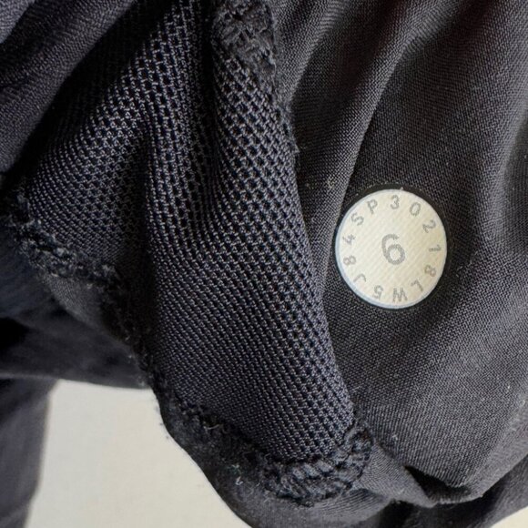 Lululemon Dance Studio Mid-Rise Elastic Waist Cropped Black Relaxed Pants Size 6 - Picture 6 of 12